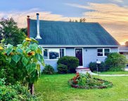 465 Beacon Avenue, Lindenhurst image