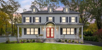 887 New England Dr, Westfield Town
