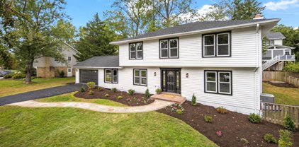 6517 Truman Ln, Falls Church
