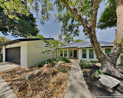8555 Odyssey Dr, Universal City