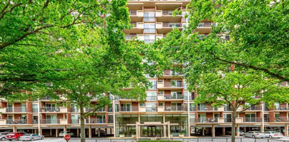 1300 Army Navy Dr Unit #920, Arlington