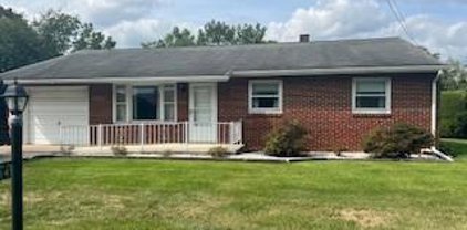 1094 Acri Dr, Harrisburg