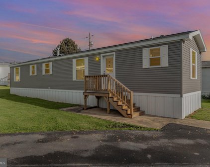 4 Lois Ln, Mechanicsburg