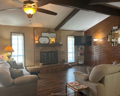 1904 Pinewood Drive, Bryan