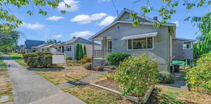 225 Osborne Avenue, New Westminster