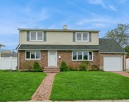 2885 Bellport Avenue, Wantagh image