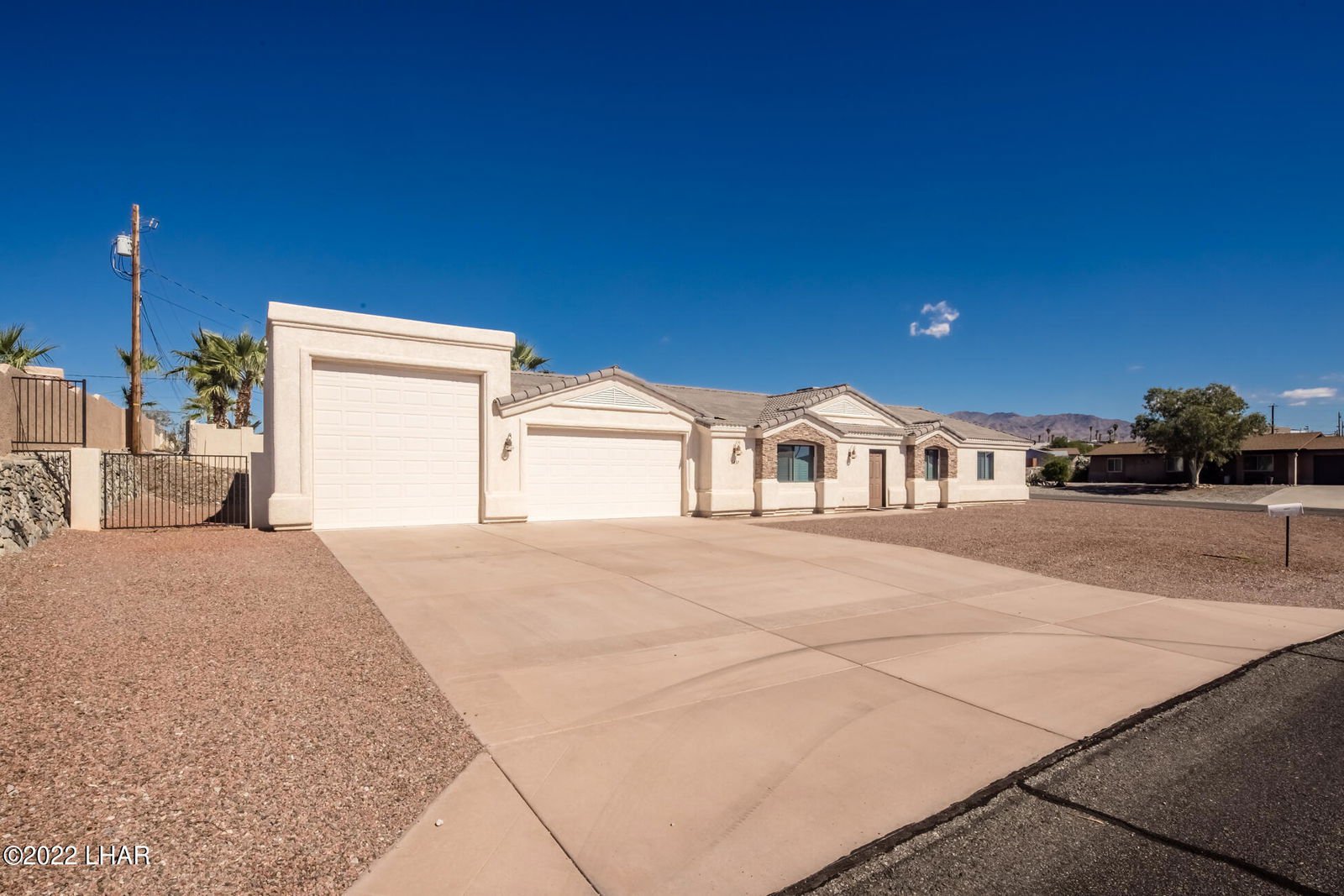 2437 Tigertail Dr, Lake Havasu City MLS 1023567 »» Call/Text HavasuLew 9288466474