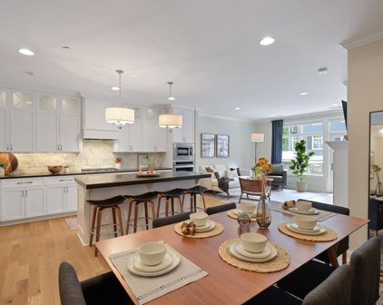 875 Lake Street N Unit #211, Wayzata