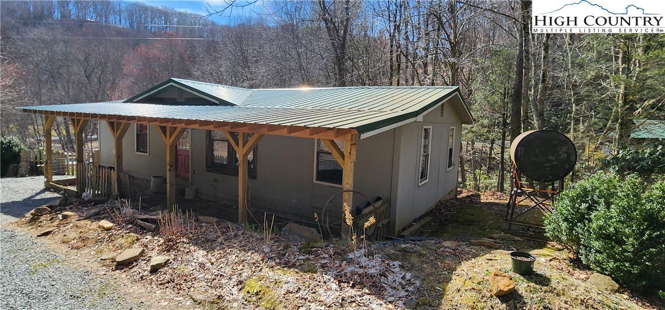 3395 Howards Creek Road, Boone, 28607