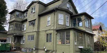 21 Leslie St, Chicopee
