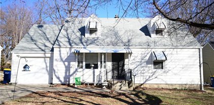 5517 Walmer Street, Mission