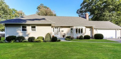 77 Osceola Lane, Longmeadow