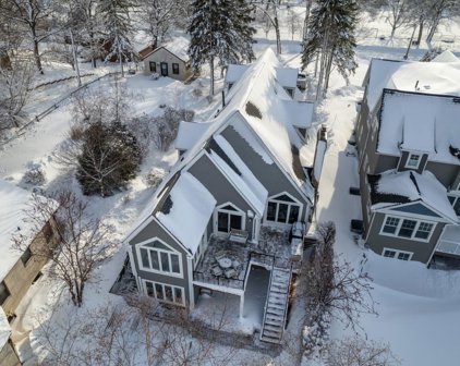246 Peninsula Road, Medicine Lake