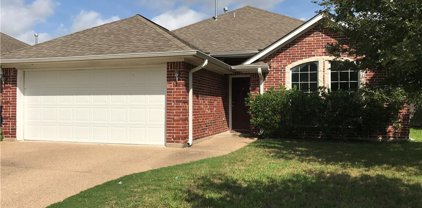 935 Crystal Dove, College Station