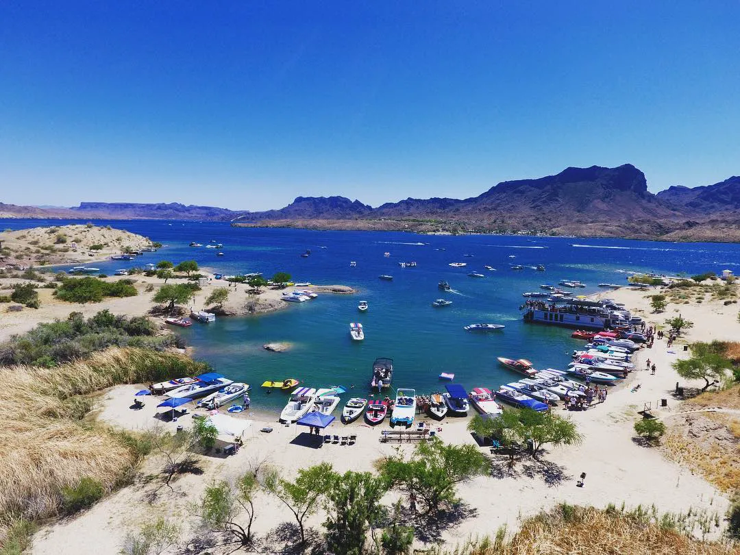 Boats beached near Three Dunes on Lake Havasu