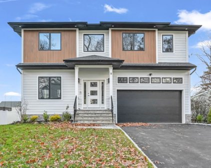 9 Twin Oak Rd, Livingston Twp.