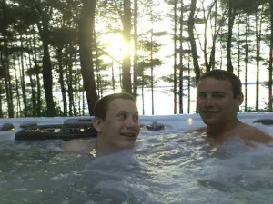 Lakeside hot tub on Lake Petenwell