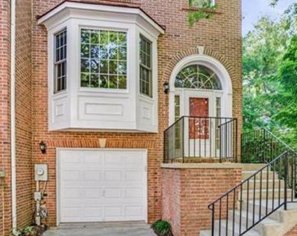 25 Carriage Walk Ct, Gaithersburg