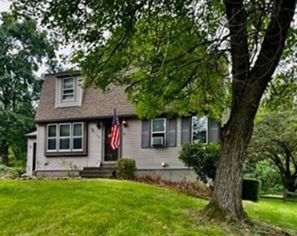 105 Bradford Dr, Agawam