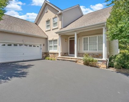 8 Bethpage Dr, Montgomery Twp.
