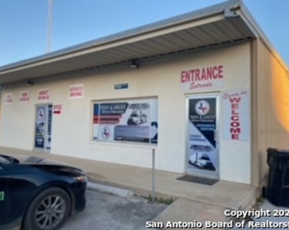 1724 S Interstate 35, Pearsall