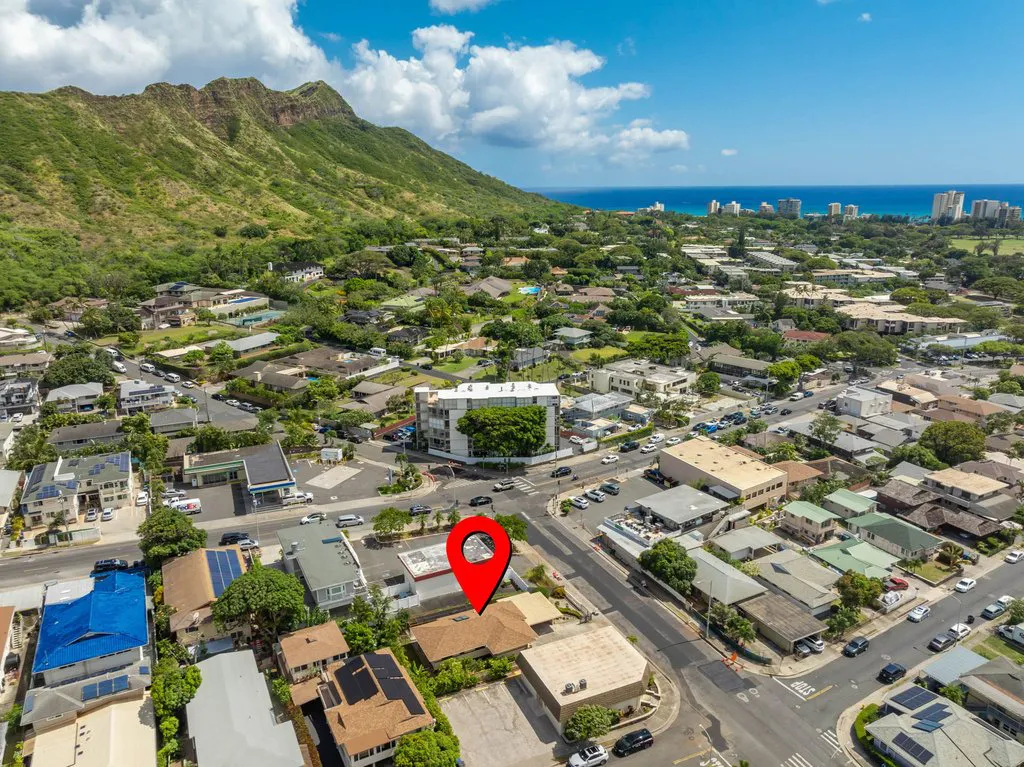 Drone photo of a Honolulu home near Diamond Head with a location marker