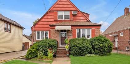 150-23 21st Avenue, Whitestone