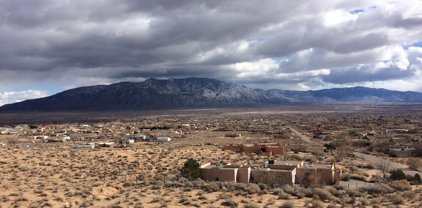 190 Tierra Encantada, Corrales