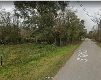S 10th, Conroe