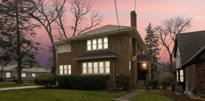 910 N Main Street, Wheaton
