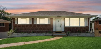 9636 Greenview  Drive, Crestwood
