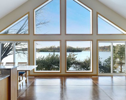 239 Peninsula Road, Medicine Lake