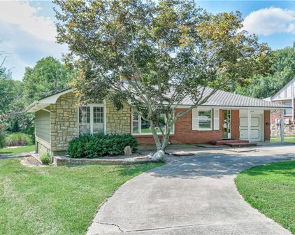 1934 S Lake Drive, Independence