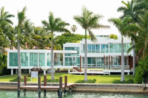 Waterfront Luxury Homes for sale on MLS with photos