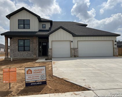 145 West Magnolia Cir, La Vernia