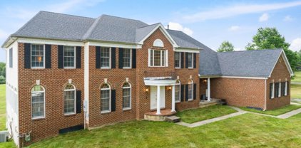 702 Rays Ct, Branchburg Twp.