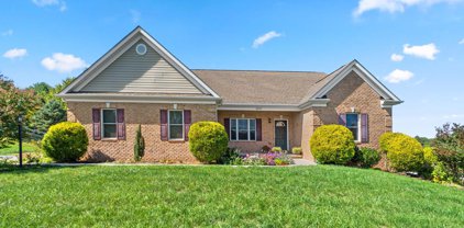 6670 Wind Ridge Rd, Mount Airy