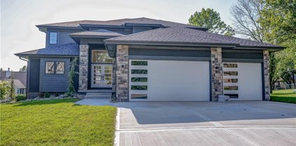 212 Arrowhead Drive, Lake Winnebago