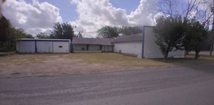 502 N Front Street, Cotulla