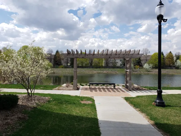 Walking Path Naperville Crossings