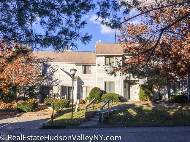 Villas on the Lake Mohegan lake