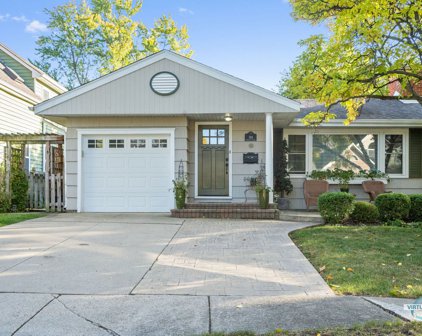 749 Farley Place, Downers Grove