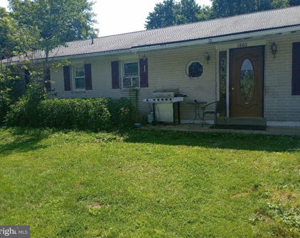1860 Hunter Dr, Mechanicsburg