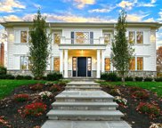 2 Willow Court, Manhasset image