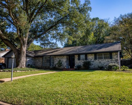 803 Mark T Drive, Brenham