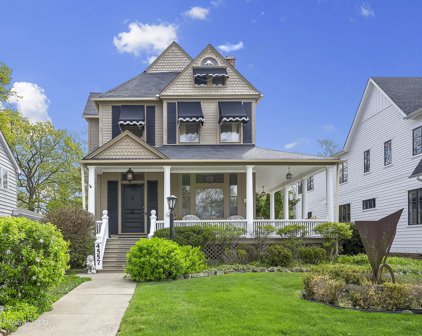 4557 Lawn Avenue, Western Springs