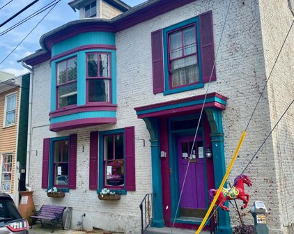 16 W Pomfret St, Carlisle