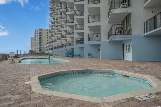 Royal Gardens Oceanfront Pool