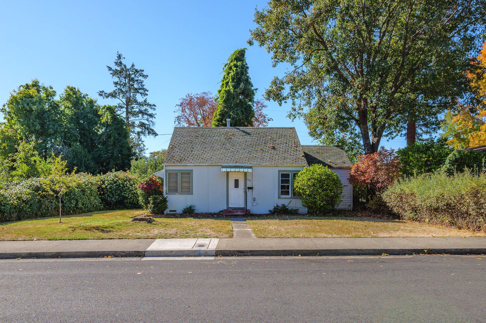 309 NE B Street, Grants Pass, 97526