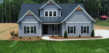 183 Golf Course Road, Pilot Mountain